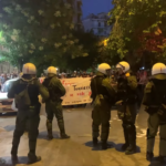 Άγρια καταστολή στα Εξάρχεια – Επίθεση των ΜΑΤ σε πορεία κατά των βιασμών