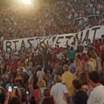 Βιαστής Είναι: Διαμαρτυρία με πανό κατά Λιγνάδη στην Επίδαυρο