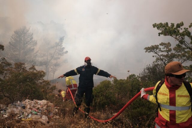 Κεφαλονιά: Μεγάλη πυρκαγιά στην περιοχή Λιβάδι