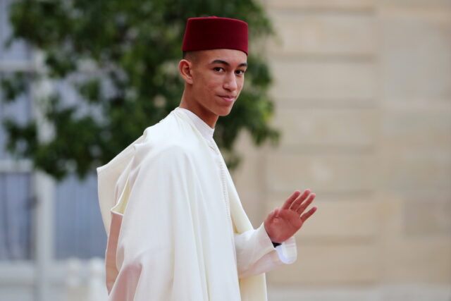 O 18χρονος πρίγκιπας του Μαρόκου καίει 500ευρα στην Μύκονο