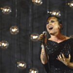 Η Ντέμι Λοβάτο έβαλε το «she/her» στις αντωνυμίες της