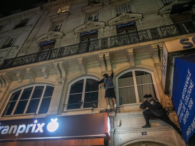 Παρκούρ στο Παρίσι για να σβήσουν τα φώτα