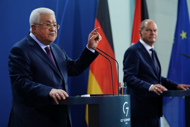 Γερμανία: Έρευνα της αστυνομίας σε βάρος του Παλαιστίνιου προέδρου Αμπάς για «υποκίνηση μίσους»