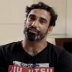 Λεάντρο Λο: Με τη στολή του ζίου ζίτσου εμφανίστηκαν στην κηδεία οι φίλοι του [ΒΙΝΤΕΟ]