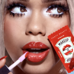 Κέτσαπ ή μακιγιάζ; Η νέα παλέτα της Ριάνα παίζει με τα χρώματα και τις… γεύσεις