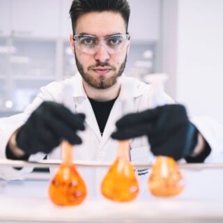 Φαρμακευτική: Μία πολύπλευρη επιστήμη που ανοίγει ένα ευρύ φάσμα επαγγελματικών επιλογών