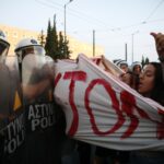 Μετά την πορεία κατά των βιασμών τα ΜΑΤ εμποδίζουν και διαμαρτυρία κατά των γυναικοκτονιών [ΒΙΝΤΕΟ]