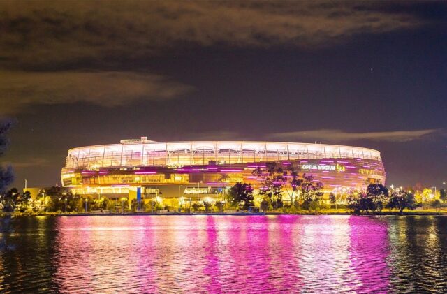 Κτίρια της Αυστραλίας φωτίζονται ροζ για να τιμήσουν τη μνήμη της Ολίβια Νιούτον Τζον