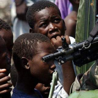 Αϊτή - Μέρος Β’: Η πρώτη μαύρη δημοκρατία που η Δύση δεν συγχώρεσε ποτέ: Από τους Αμερικανούς στα «μπισκότα από λάσπη»