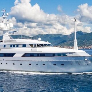 Το γιοτ στο οποίο η Νταϊάνα πέρασε το τελευταίο της καλοκαίρι πωλείται