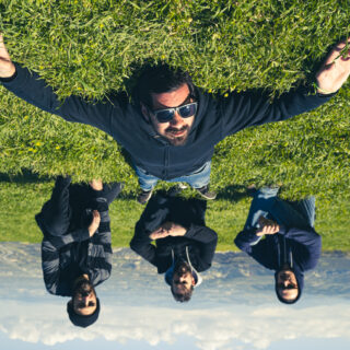 Οι 1000mods νιώθουν πως κάνουν surf πάνω σε ένα πελώριο κύμα