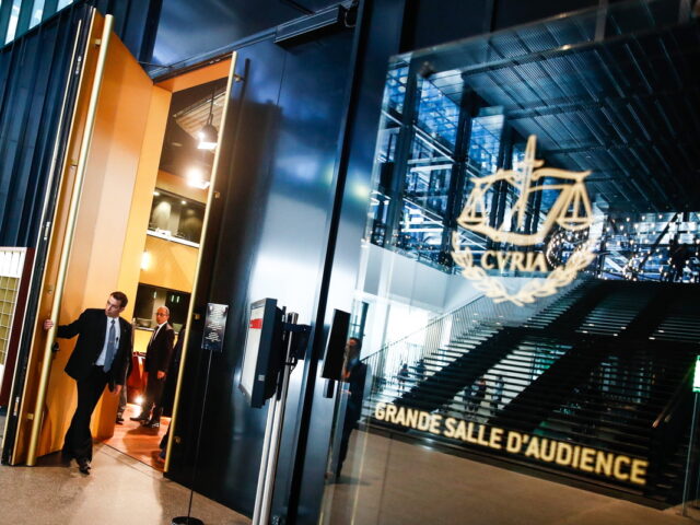 ΔΕΕ: Υποχρεωτική η αναγνώριση γάμων ομόφυλων ζευγαριών μεταξύ κρατών-μελών της ΕΕ