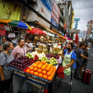 Ο δρόμος με τις χίλιες γεύσεις στη Μπανγκόκ