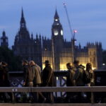 Σε λαϊκό προσκύνημα η σορός της Ελισάβετ Β’