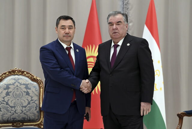 Κιργιστάν και Τατζικιστάν αποσύρουν τα στρατεύματά τους από τα σύνορα μετά τις εχθροπραξίες
