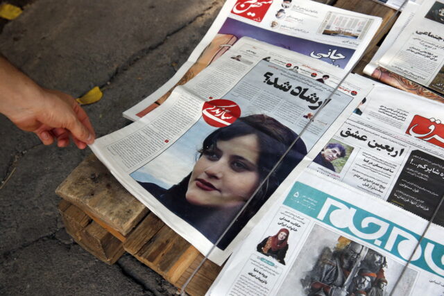 Ιράν: Τουλάχιστον 5 νεκροί στις διαδηλώσεις για τον θάνατο της Μαχσά Αμινί μετά τη σύλληψή της από την αστυνομία ηθών