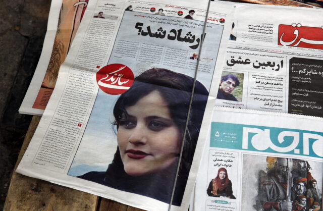 Ιράν: O ΟΗΕ «ανησυχεί» για τη βίαιη καταστολή των διαδηλώσεων για τον θάνατο της Μαχσά Αμινί