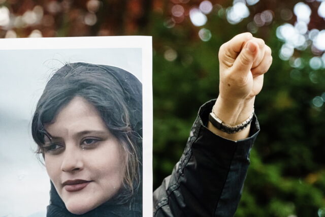 Ιράν: Για 12η ημέρα συνεχίζονται οι διαδηλώσεις για τον θάνατο της Μαχσά Αμινί