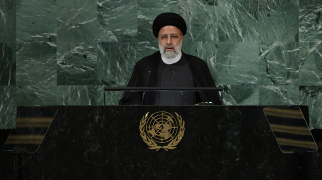 ΟΗΕ: Ο πρόεδρος του Ιράν αμφισβητεί την αξία μιας πυρηνικής συμφωνίας – Yπόσχεται έρευνα για τον θάνατο της 22χρονης Αμινί