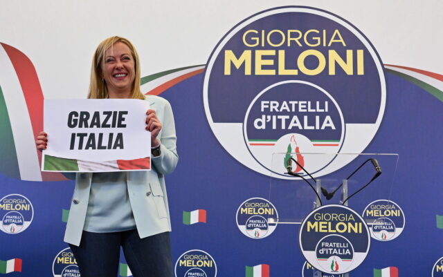 Νίκη της ακροδεξιάς στην Ιταλία: Η Μελόνι υπόσχεται να κυβερνήσει «για όλους τους Ιταλούς»