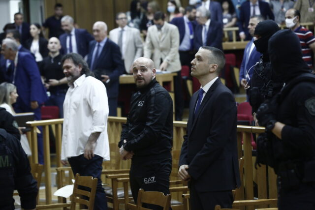 Δίκη Χρυσής Αυγής:  Ναζιστικός χαιρετισμός από οπαδό του Κασιδιάρη στο δικαστήριο