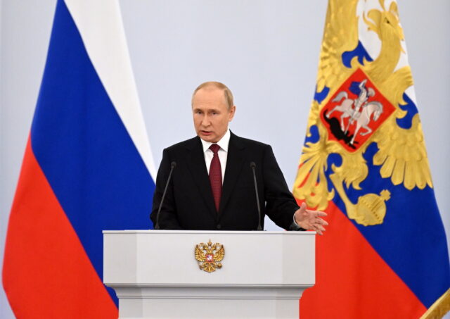 Πούτιν: «Θα υπερασπιστούμε τα νέα εδάφη με κάθε μέσο» – «Επίσημη» η προσάρτηση 4 περιφερειών της Ουκρανίας