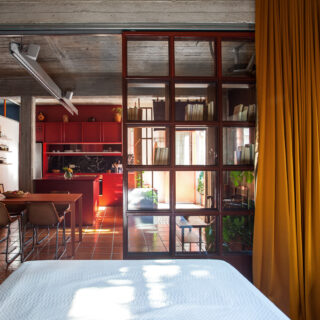 Μέσα σε ένα «υπόσκαφο» διαμέρισμα στην Ηλιούπολη