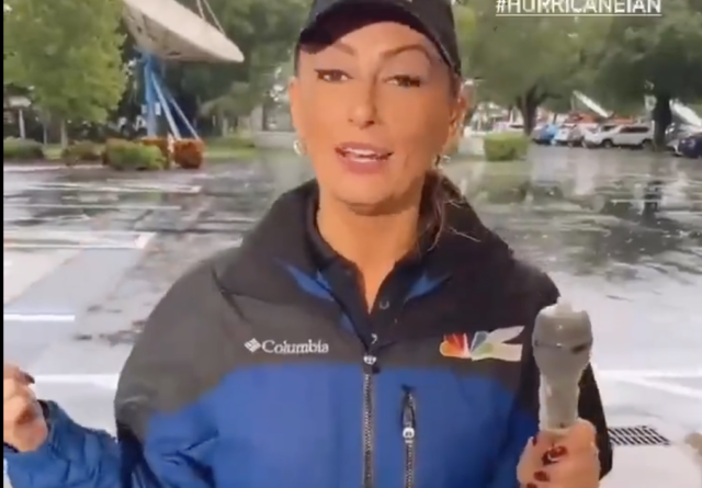 Κυκλώνας Ίαν: Δημοσιογράφος έβαλε προφυλακτικό στο μικρόφωνό της [ΒΙΝΤΕΟ]