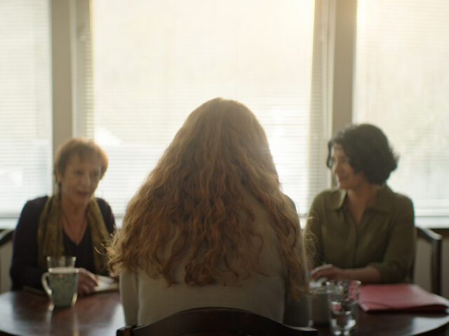 Φροντίζοντας γυναίκες που έχουν ανάγκη