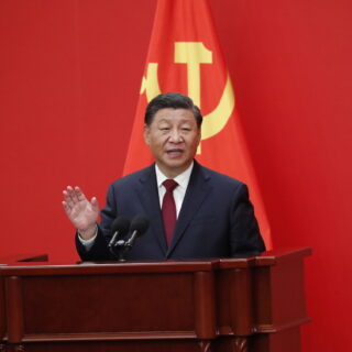 Σι Τζινπίνγκ: «Οι δασμοί βλάπτουν το εμπόριο και αποσταθεροποιούν την παγκόσμια οικονομική τάξη»