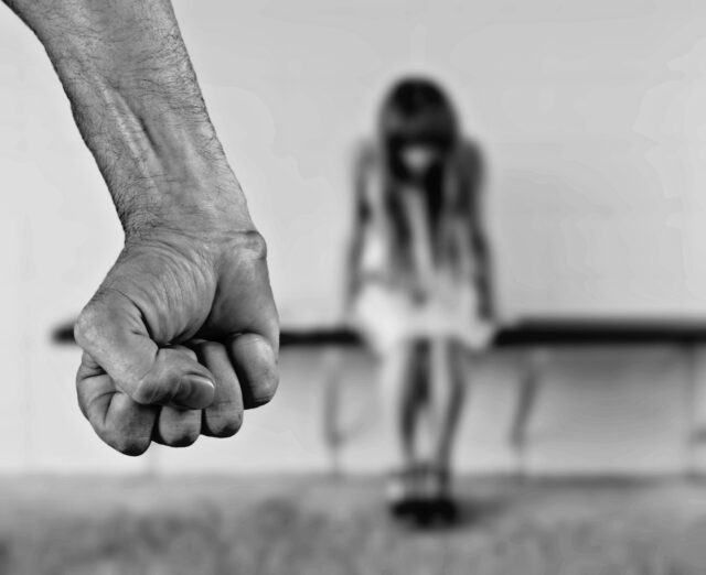 Χωρίς ψυχολογική υποστήριξη η 12χρονη από τα Σεπόλια καταγγέλλει η δικηγόρος της οικογένειας