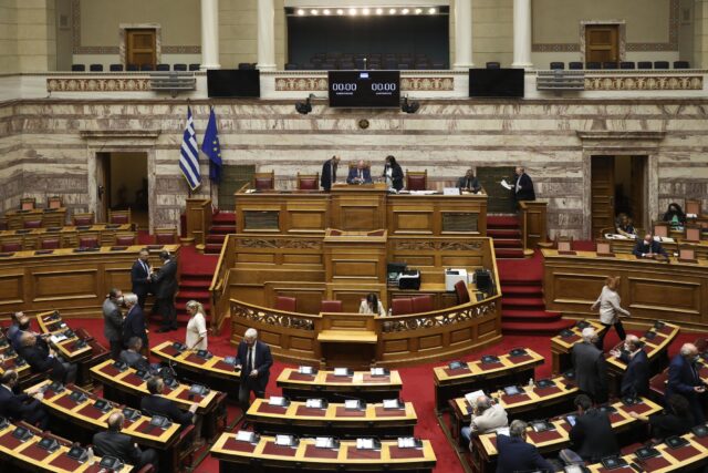 Βουλή: Αντιπαράθεση κυβέρνησης – αντιπολίτευσης για το σκάνδαλο των υποκλοπων