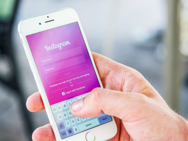 «Έπεσε» το Instagram – Χρήστες αναφέρουν ότι απενεργοποιήθηκαν οι λογαριασμοί τους