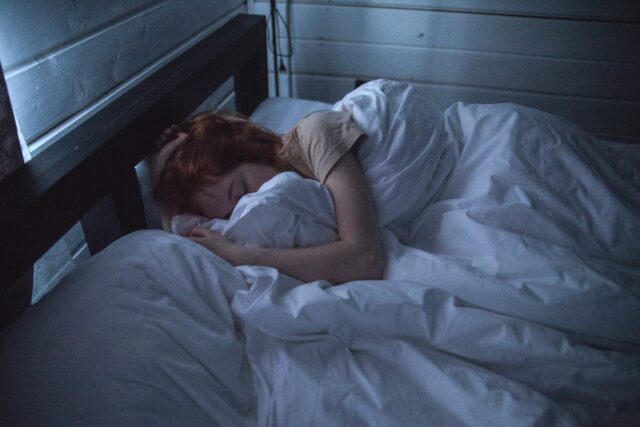 Αυξημένος ο κίνδυνος για πολλαπλές χρόνιες παθήσεις, για όσους κοιμούνται λιγότερο από πέντε ώρες