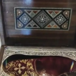 Κοζάνη: «Πάρτι» στο Twitter για το προσκύνημα της «ιερής παντόφλας» του Αγίου Σπυρίδωνα