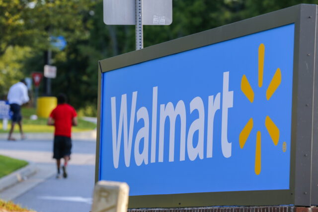 Νέο μακελειό στις ΗΠΑ: Πυροβολισμοί σε Walmart με νεκρούς και τραυματίες