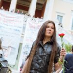 Η Ρουσλάνα κατέθεσε λουλούδι στο Πολυτεχνείο