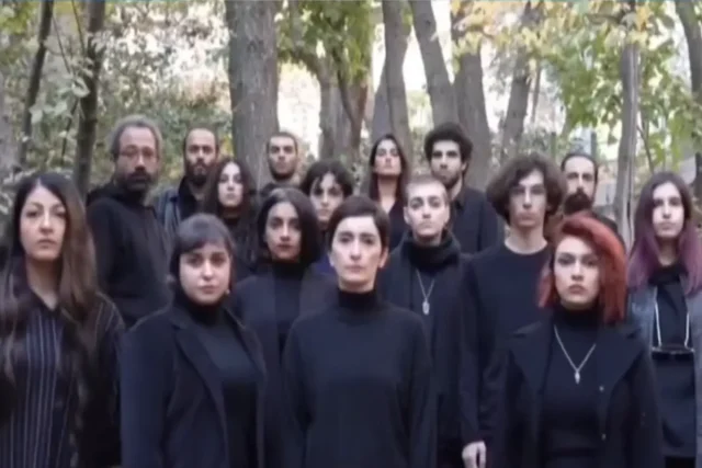 Ιρανές ηθοποιοί βγάζουν την μαντίλα τους και στηρίζουν τις διαδηλώσεις [ΒΙΝΤΕΟ]