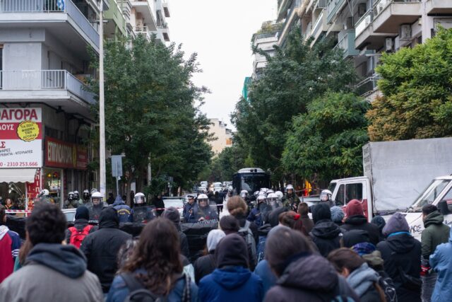 Επιχείρηση της ΕΛΑΣ για την εκκένωση κατάληψης στο κέντρο της Θεσσαλονίκης