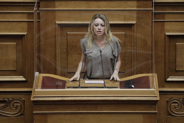 Προσχώρησε στην Κοινοβουλευτική Ομάδα του ΣΥΡΙΖΑ η Αγγελική Αδαμοπούλου