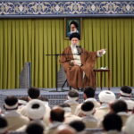 Ιράν: Η αδελφή του Αγιατολάχ Χαμενεΐ καταδικάζει την καταστολή και καλεί τους Φρουρούς της Επανάστασης να αφοπλιστούν