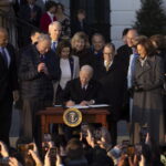 Ο Μπάιντεν υπέγραψε τον νόμο για τον γάμο ομόφυλων ζευγαριών