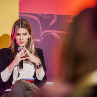 Εύα Καϊλή: Σήμερα το twitter είναι ένα απολαυστικό roast για την πολιτικό που ελέγχεται για διαφθορά