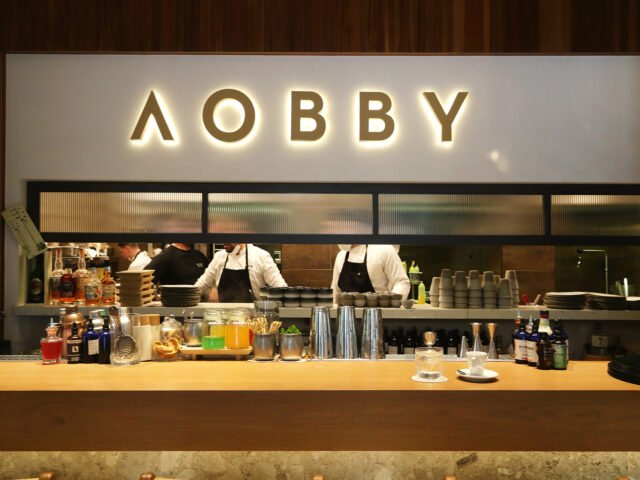 Λοbby: Το burger lounge που φέρνει αέρα γαστρονομίας στο αγαπημένο μας comfort food έχει γίνει στέκι