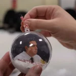 Χριστουγεννιάτικες μπάλες με τον Νότη Μηταράκη στο υπουργείο Μετανάστευσης και Ασύλου [ΒΙΝΤΕΟ]