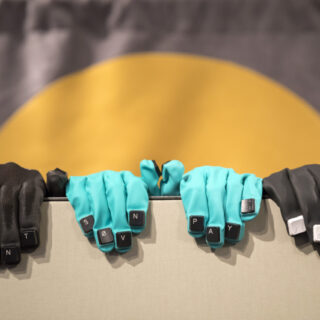 Φέτος τον χειμώνα στο ΕΜΣΤ θα αναρωτηθείς «Γιατί είμαστε μαζί»