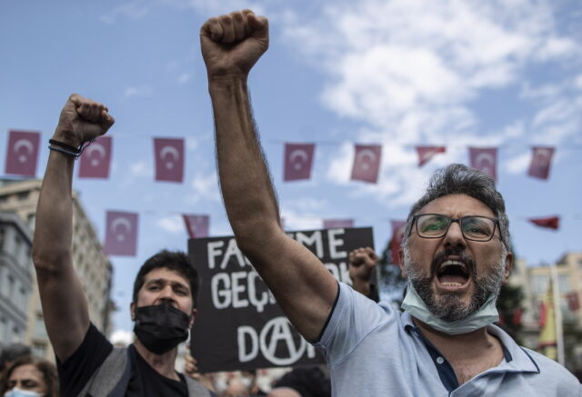 Το Συνταγματικό Δικαστήριο της Τουρκίας μπλοκάρει τους τραπεζικούς λογαριασμούς του φιλοκουρδικού HDP
