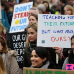 Σε απεργιακές κινητοποιήσεις προχωρούν και οι εκπαιδευτικοί της Μεγάλης Βρετανίας