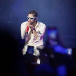 Ο Bad Bunny δεν λυπάται που πέταξε το κινητό θαυμάστριάς του στο νερό [ΒΙΝΤΕΟ]