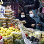 Ιράν: Η αστυνομία ξεκινά και πάλι να ελέγχει αν οι γυναίκες που επιβαίνουν σε αυτοκίνητο φορούν χιτζάμπ